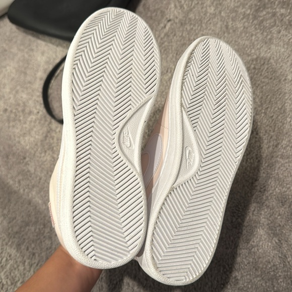 Brand New Pink and white Womens Nikes Size 6.5 - Picture 6 of 8